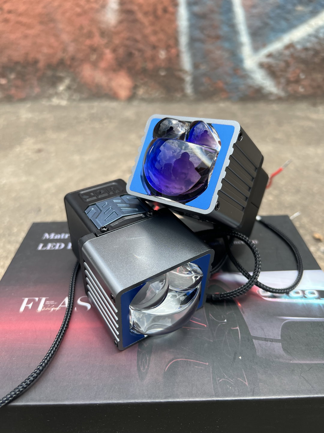 UPS 1.5 inch Biled Projectors