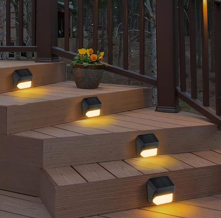 4 Piece Outdoor solar Deck Lights Step Lights (4 piece Set)_1