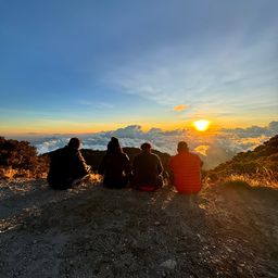  HIKING + CAMPING (CAMINATA)