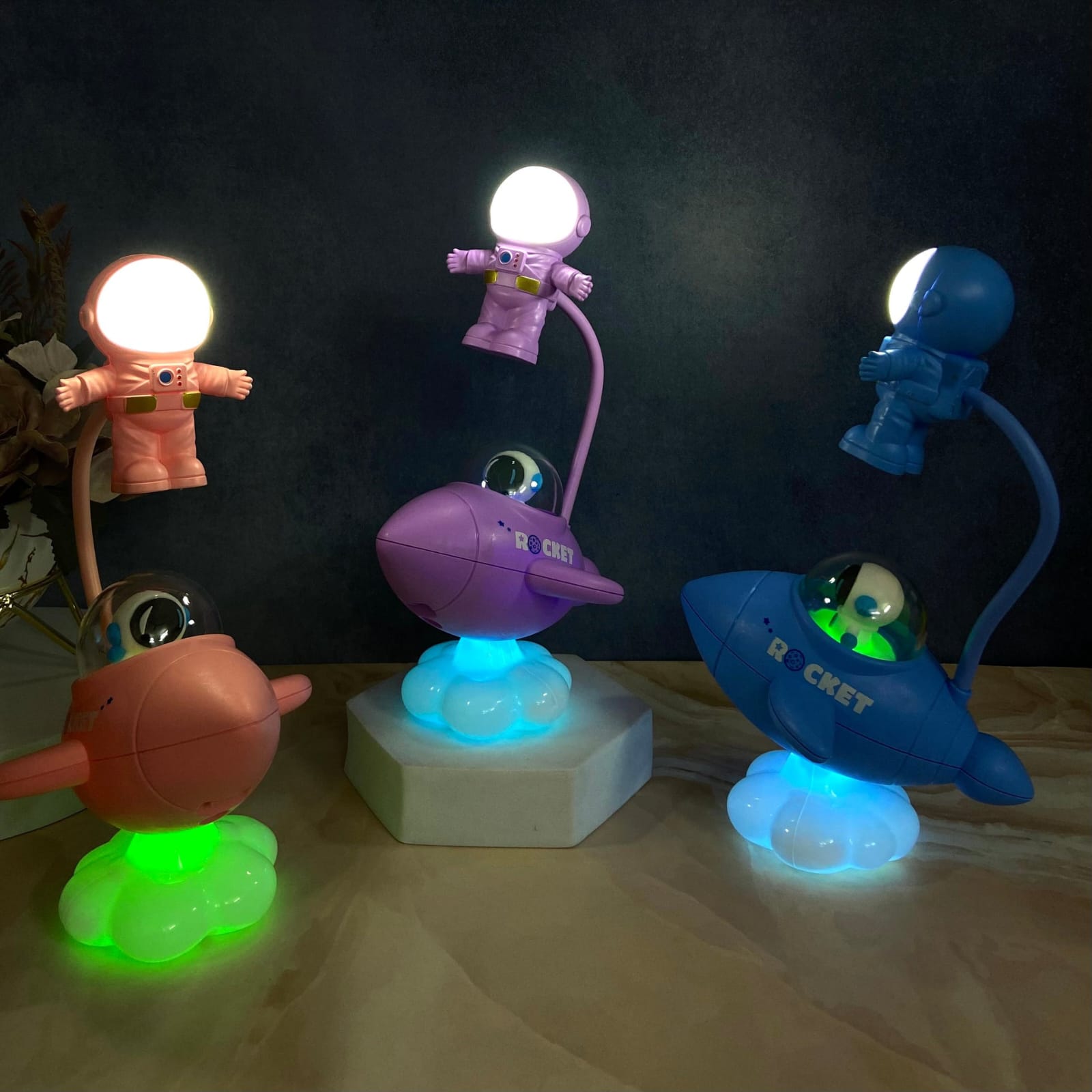 Spaceship Astronaut Table Desk Lamp (24cm) 🚀_1