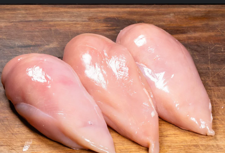 fresh Harmones free antibiotic chicken breast _0