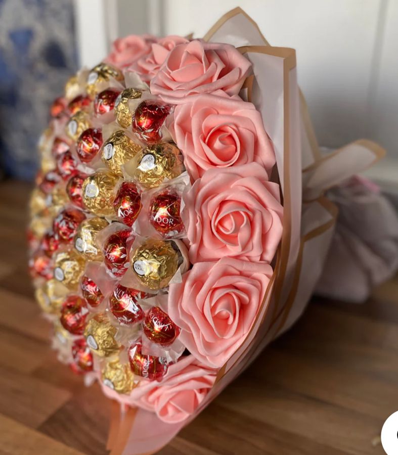 24 pcs Ferraro Rocher with 10 Lindt Lindor Bouquet