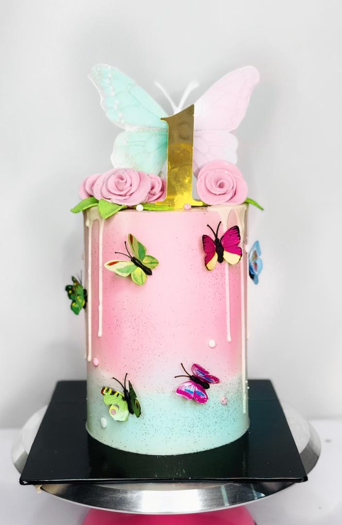 Signature Cakes (4 Layers)_0