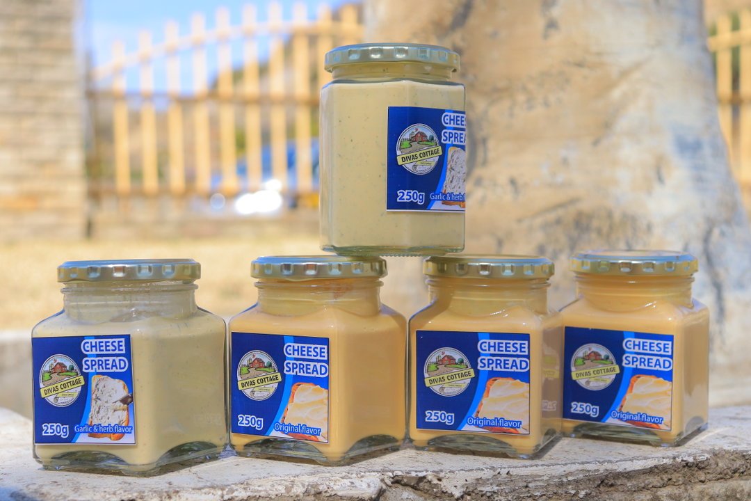 Irresistible yummy cheese spread, fashioned for luxury, creamier with every bite 😋😍