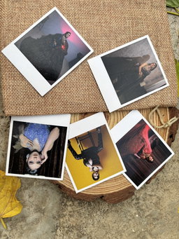 10 Square Polaroid  with jute