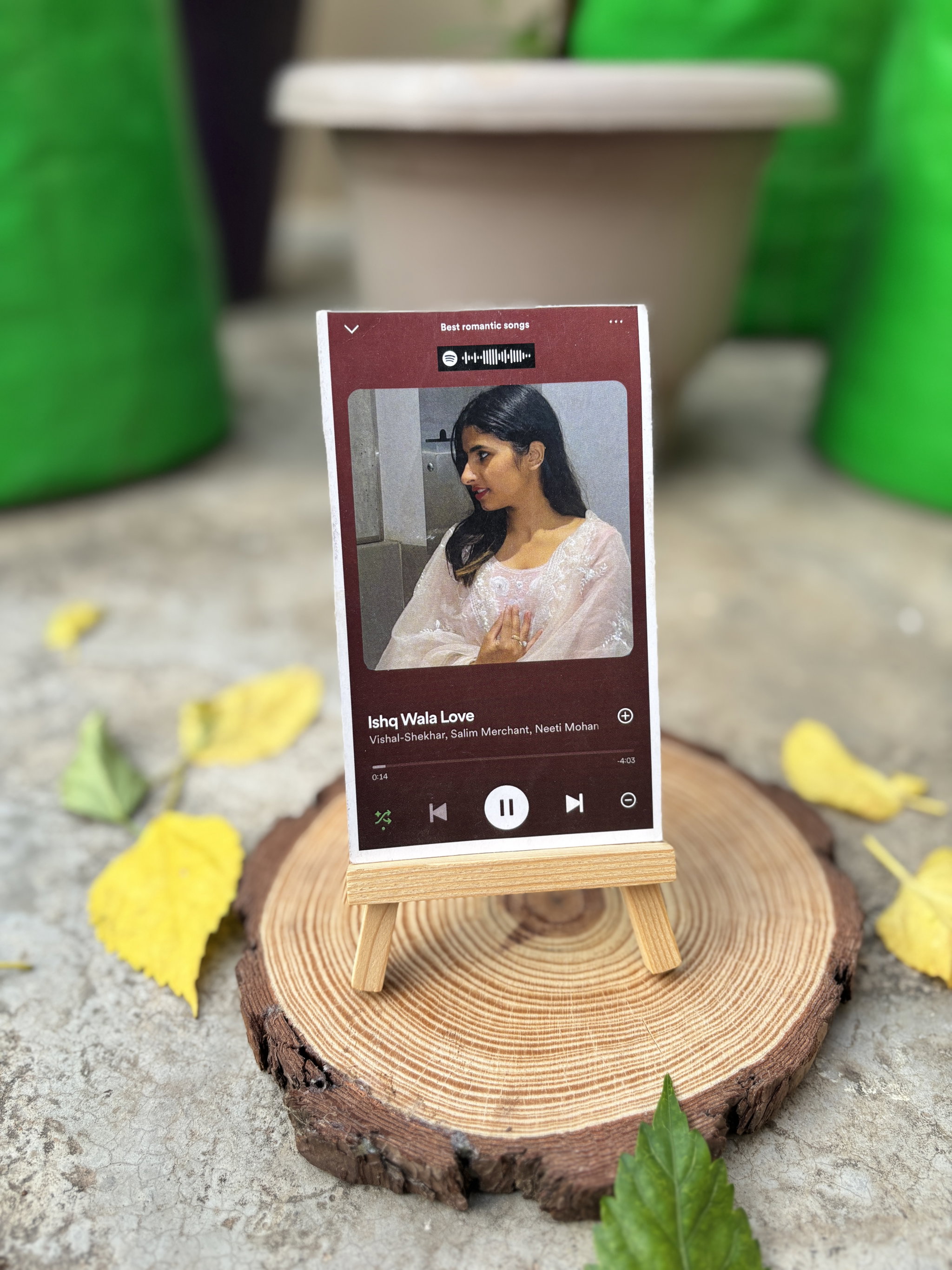 Spotify play Card with wooden stand_0