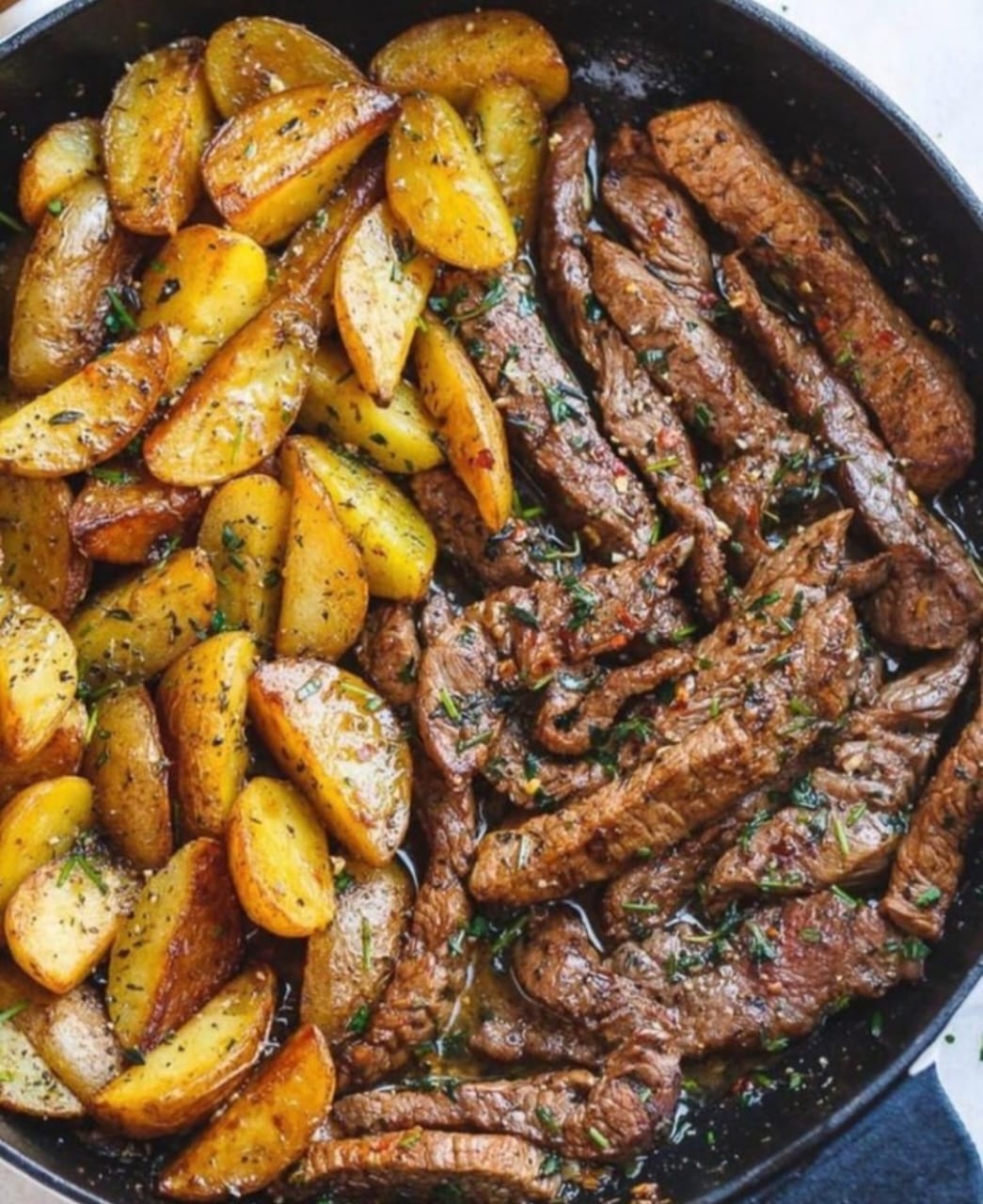 Slices of beef stick with potatoes 