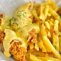 Cheese melting fried chicken with chips