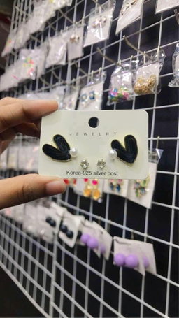 Adorable Sparkly Stylish Design Korean Earrings