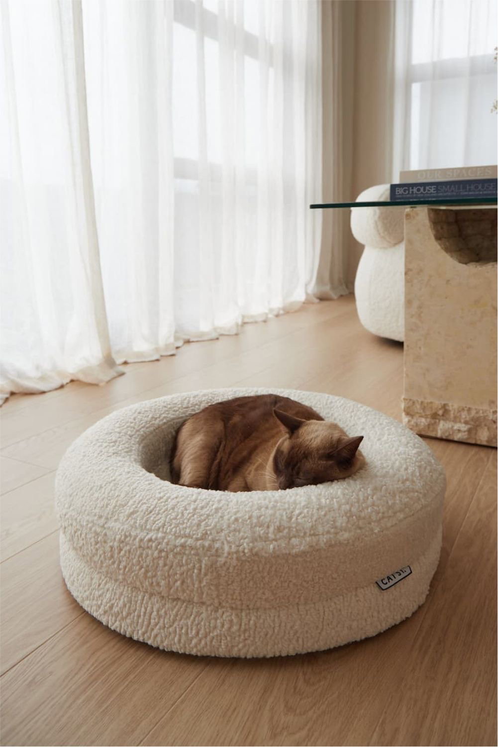 white fuzz bed