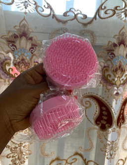 Scalp massage brush 