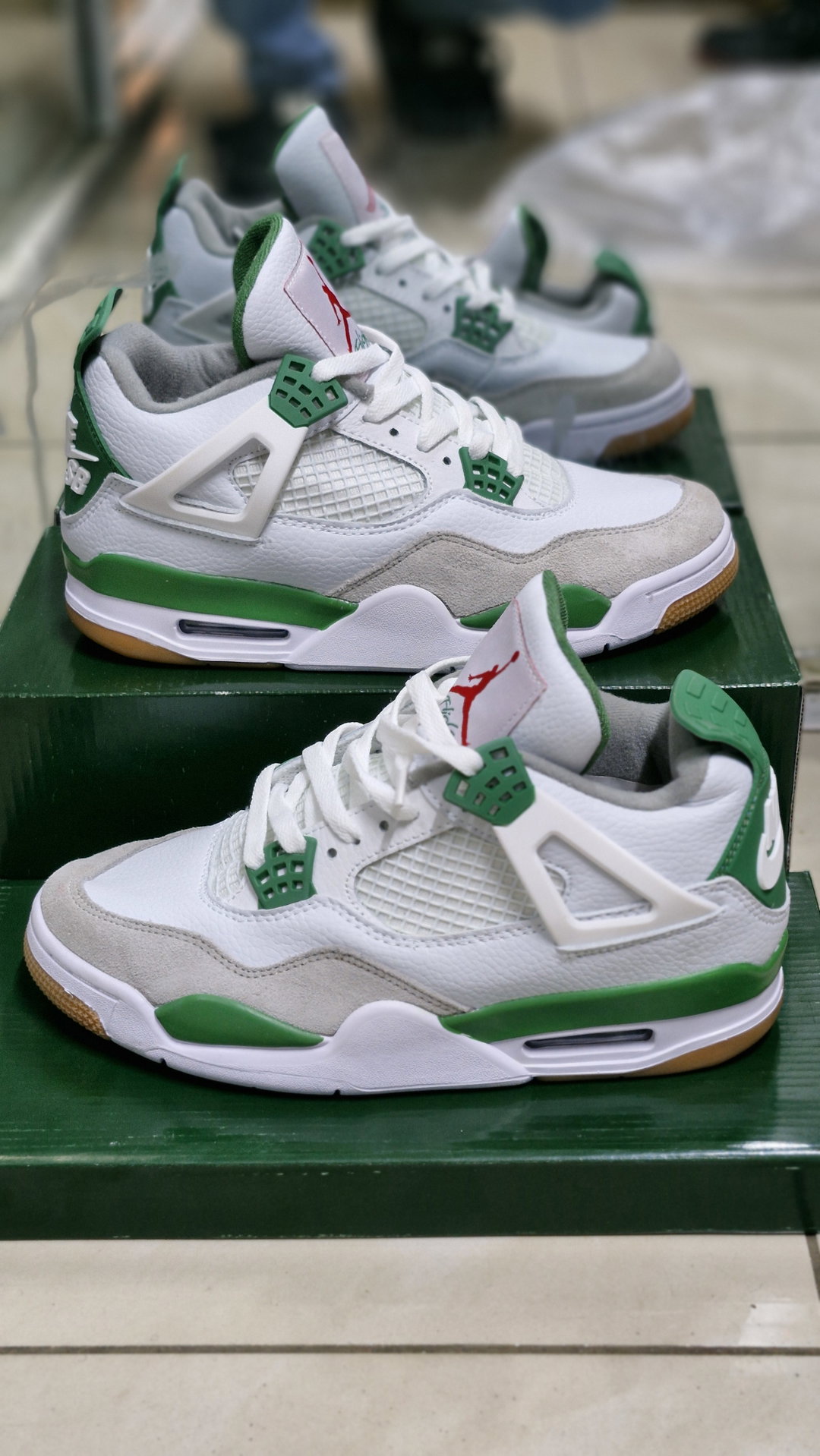 JORDAN 4 PINE GREEN
