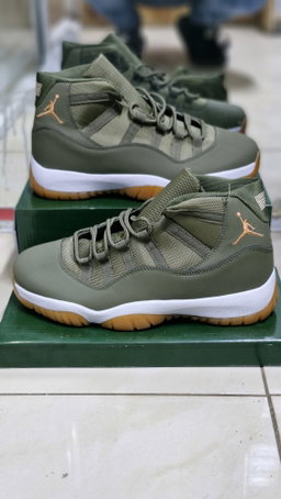 JORDAN 11 OLIVE