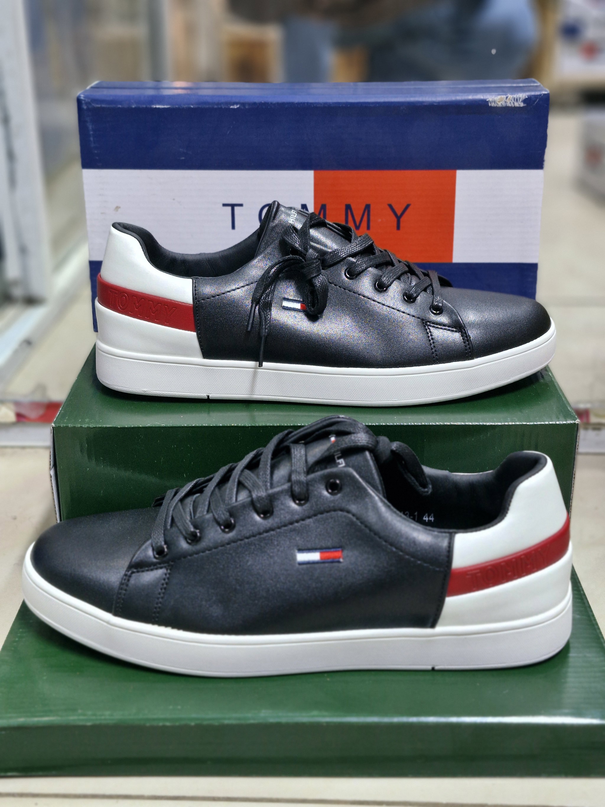 TOMMY HILFIGER_0