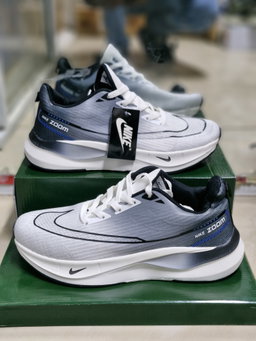 NIKE ZOOM