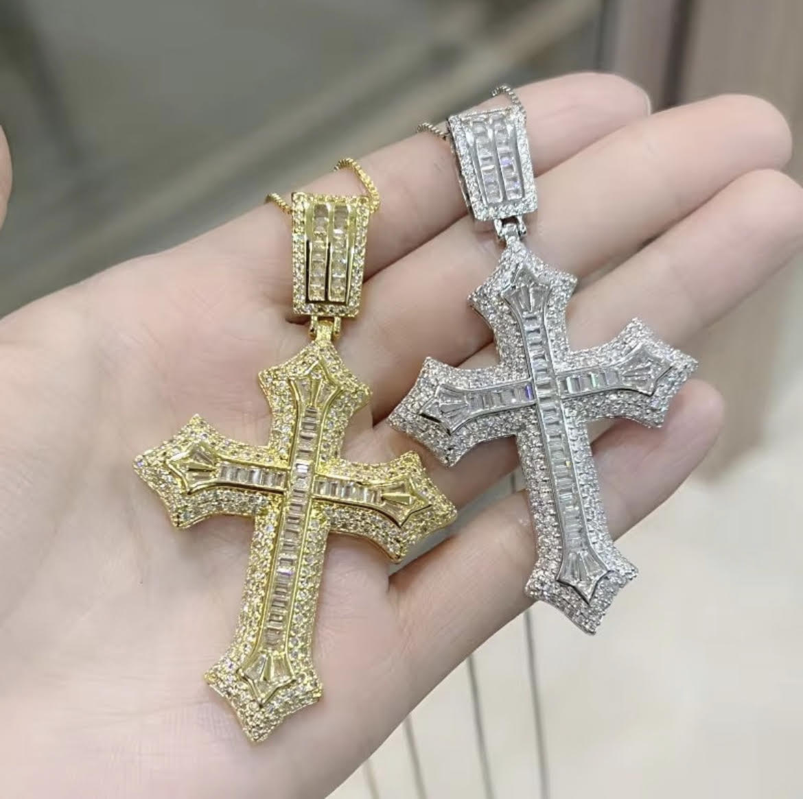Cross VVS Baguette & Round Cut Pendant_1