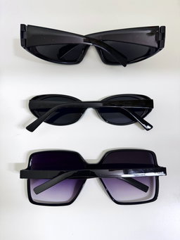 Kacamata hitam 𝘷3