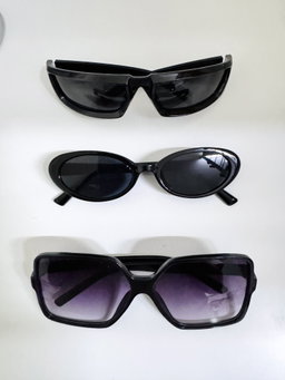Kacamata hitam 𝘷3