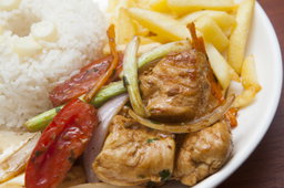 Pollo Saltado