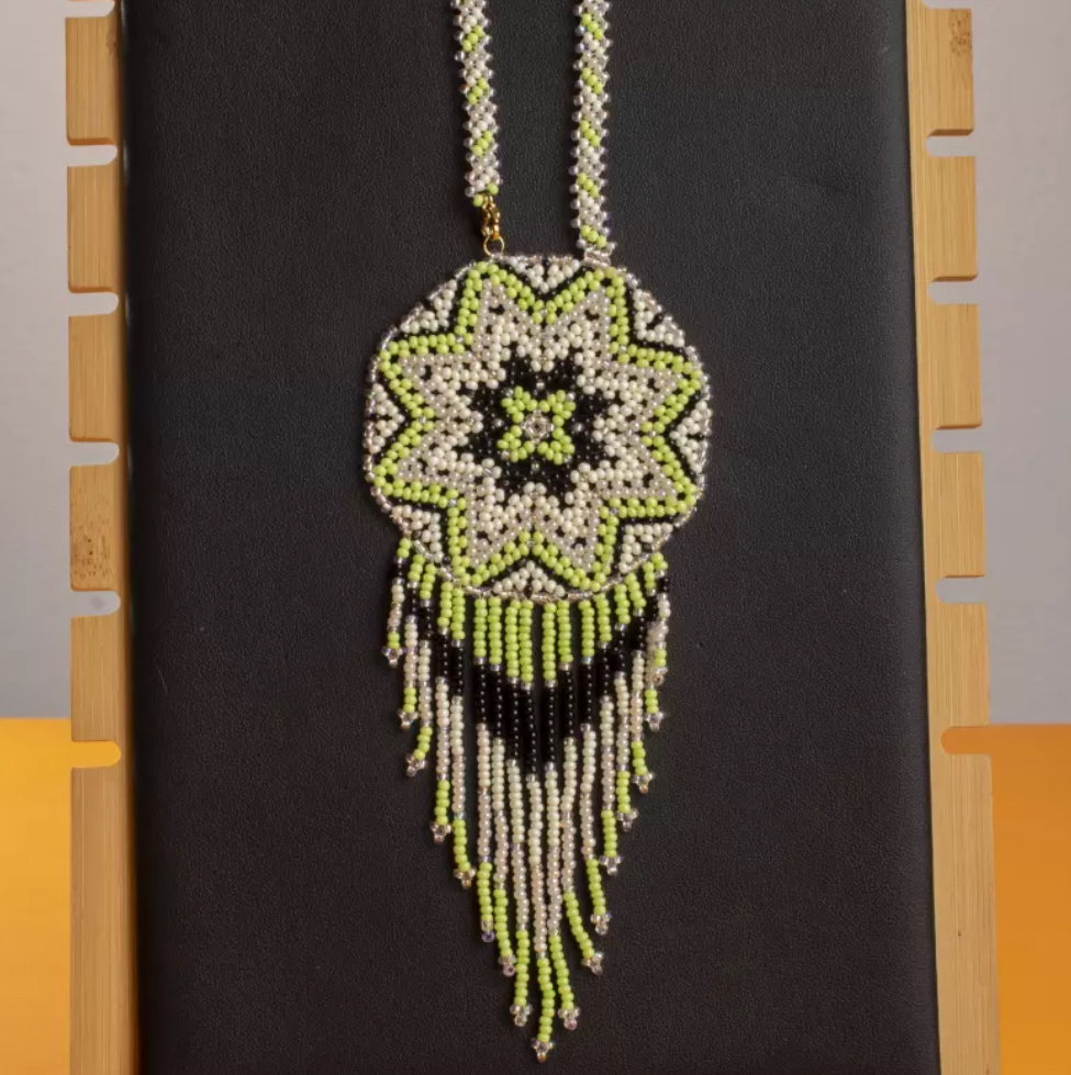 Collar flecos