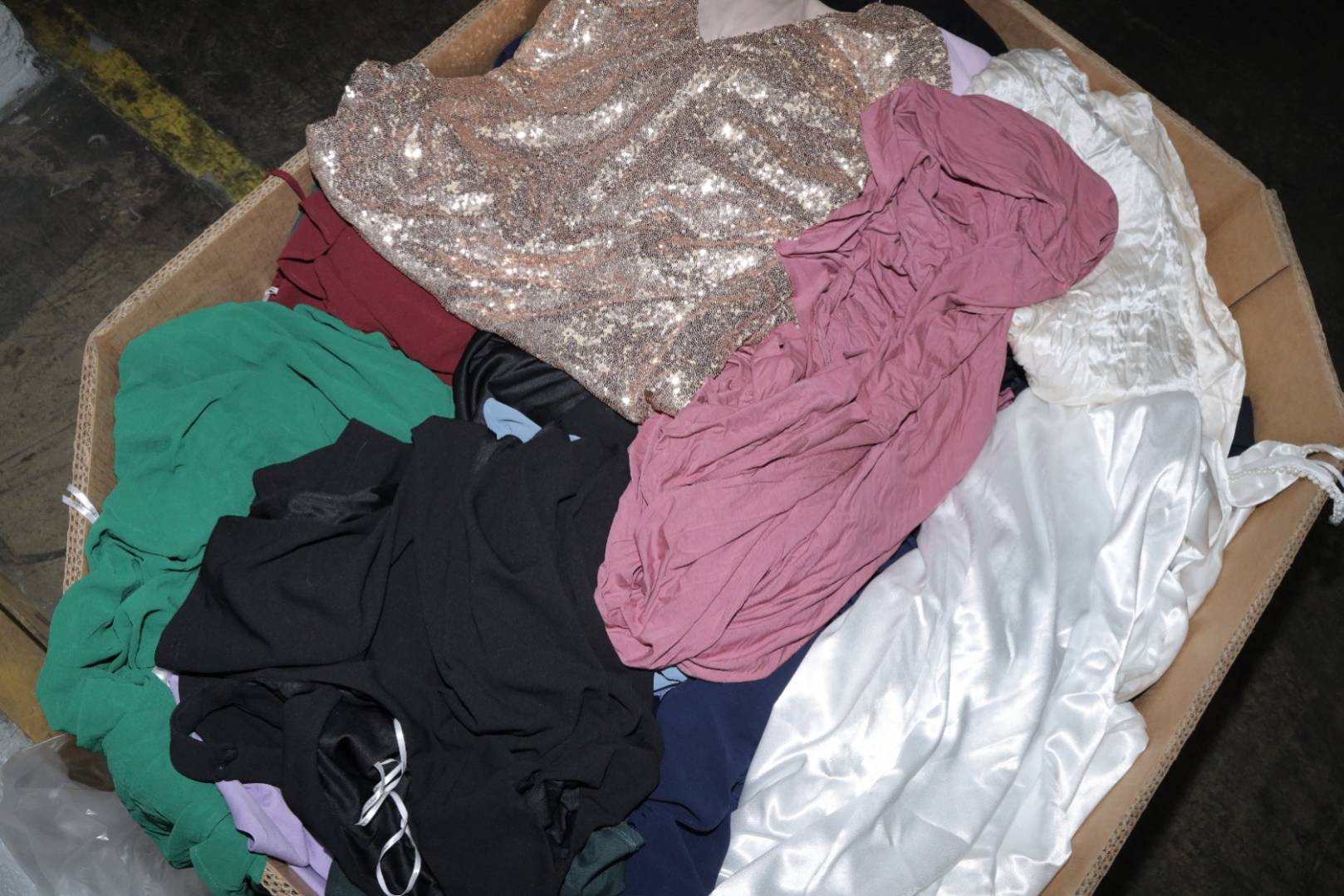 Shelf Pulls Unmanifested Popular Online Women’s Retailer Assorted Apparel Pallets _16