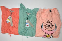 HE Department Store Shelf-Pull Junior's Clothing Lots