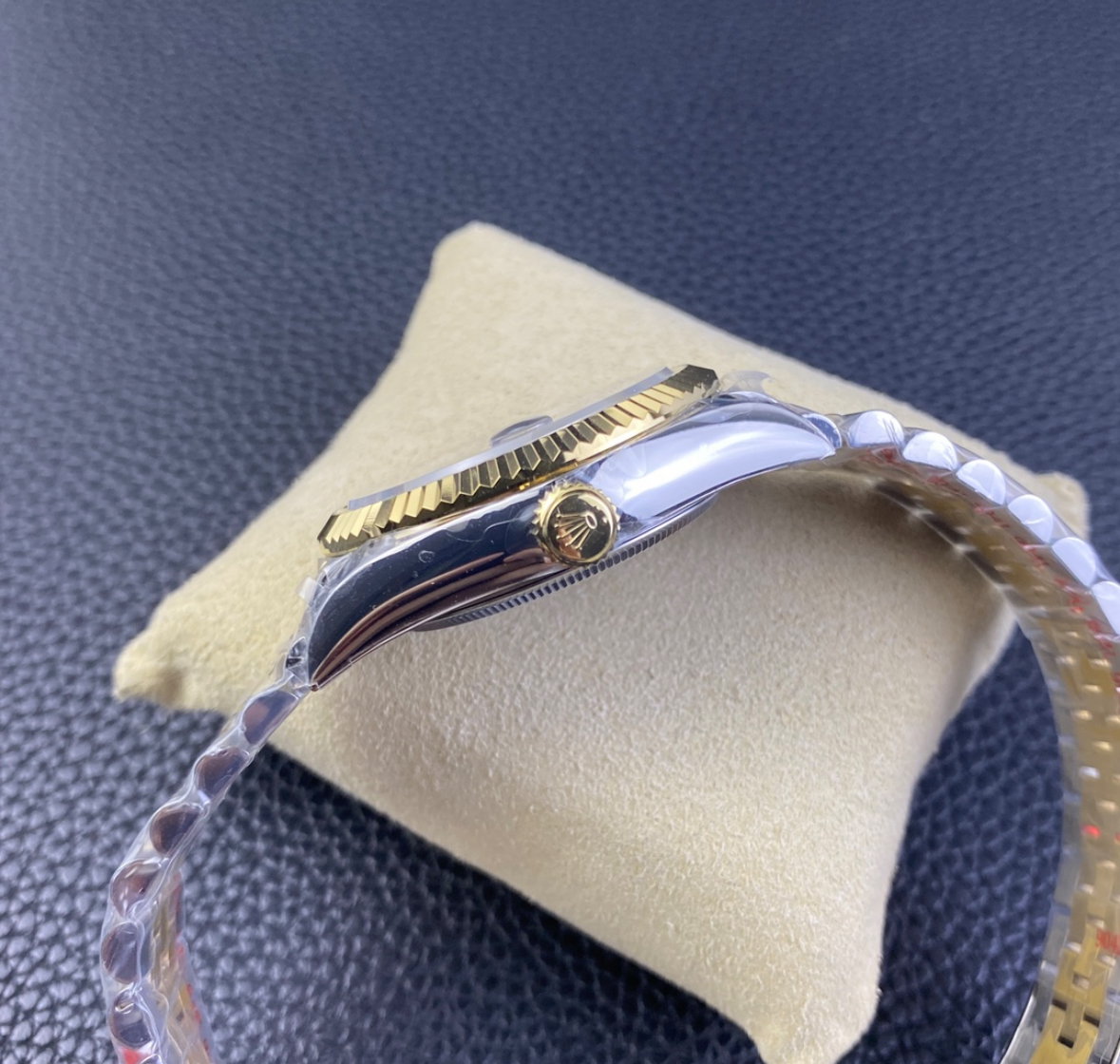 Super Clone Sky-Dweller 42MM Two-Tone Gold & Steel, Black Dial, Jubilee _4