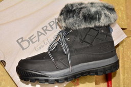 HE Department Store Shelf Pull Mostly Fall/Winter Women's Shoes 
