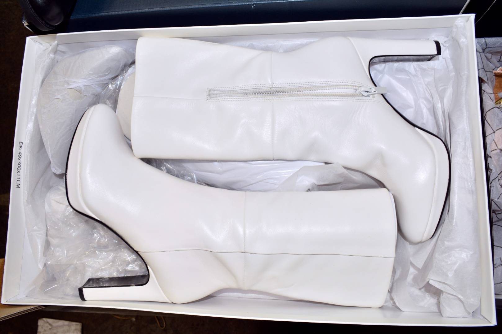 HE Department Store Shelf Pull Mostly Fall/Winter Women's Shoes _17