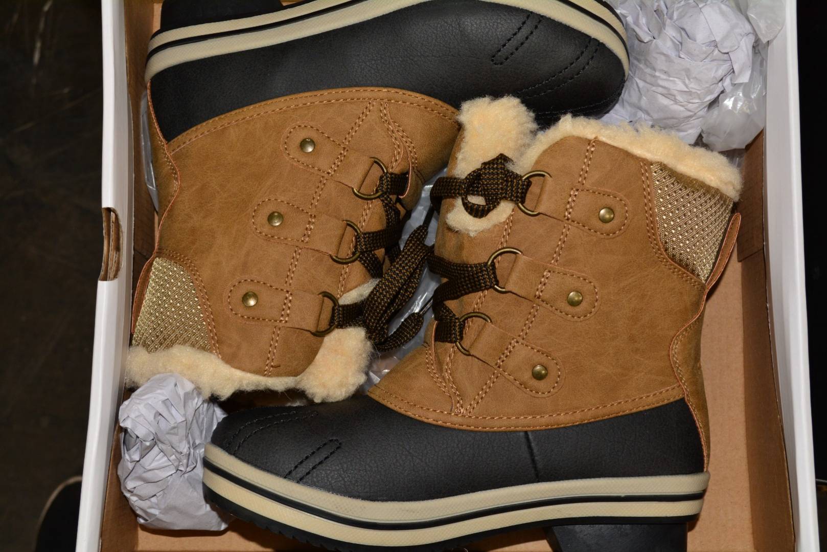 HE Department Store Shelf Pull Mostly Fall/Winter Women's Shoes _19