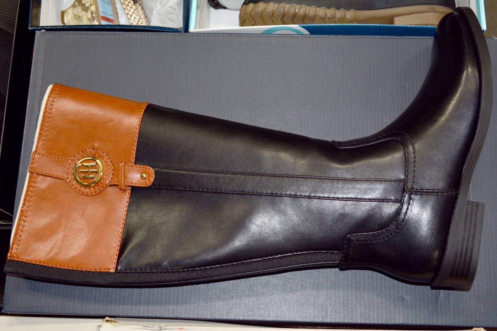 HE Department Store Shelf Pull Mostly Fall/Winter Women's Shoes _18