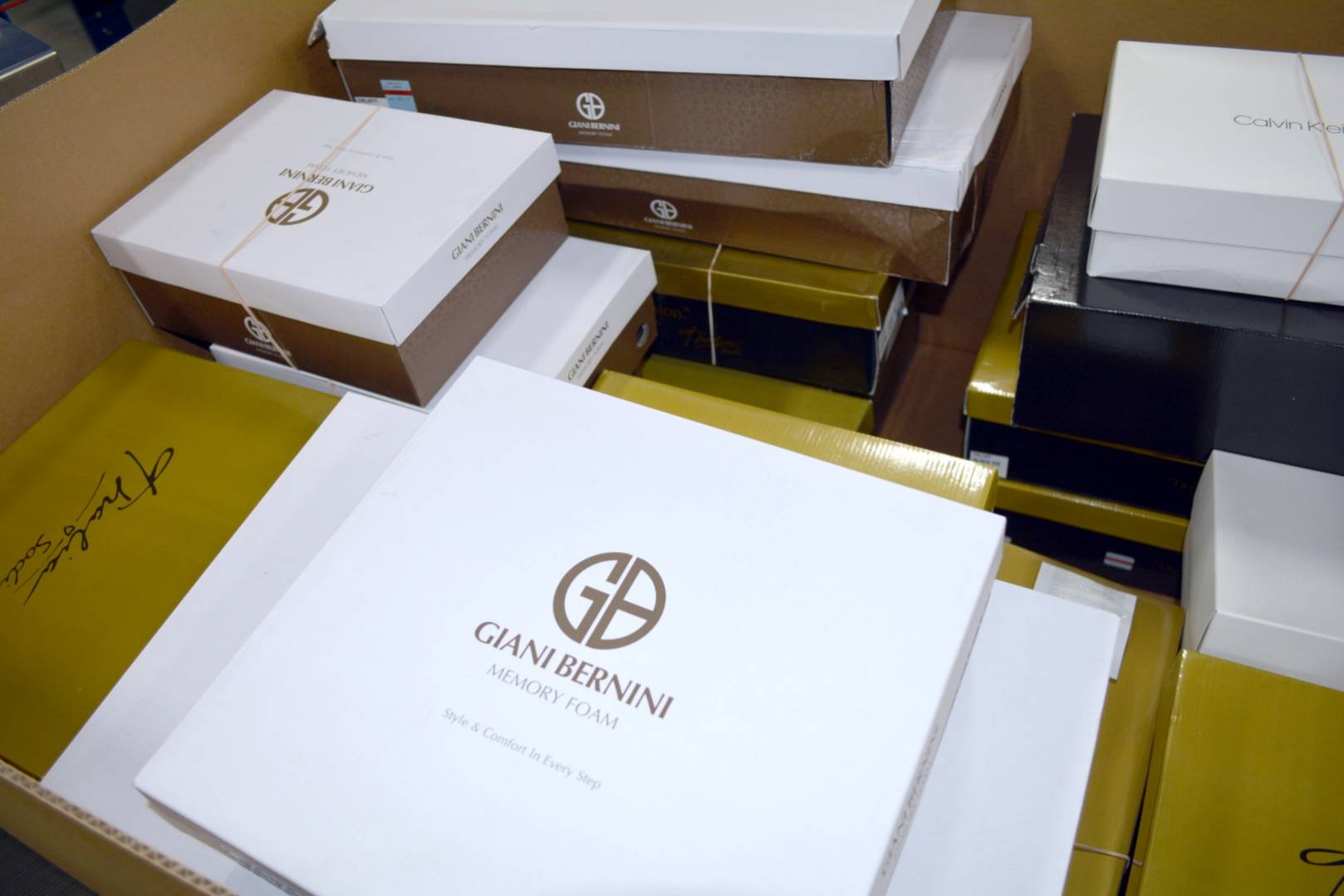 HE Department Store Shelf Pull Mostly Fall/Winter Women's Shoes _6