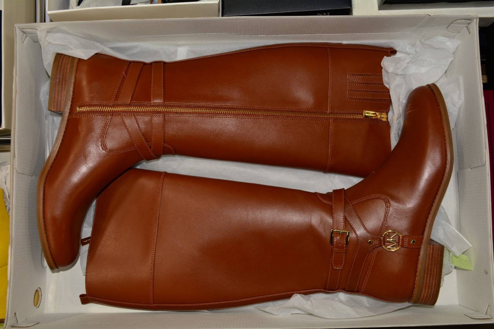 HE Department Store Shelf Pull Mostly Fall/Winter Women's Shoes _15