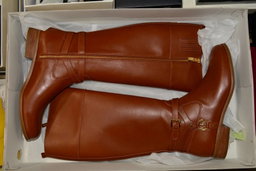HE Department Store Shelf Pull Mostly Fall/Winter Women's Shoes 