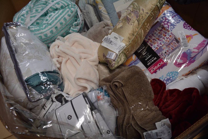 HE Department Store High End Bed & Bath Loads_14