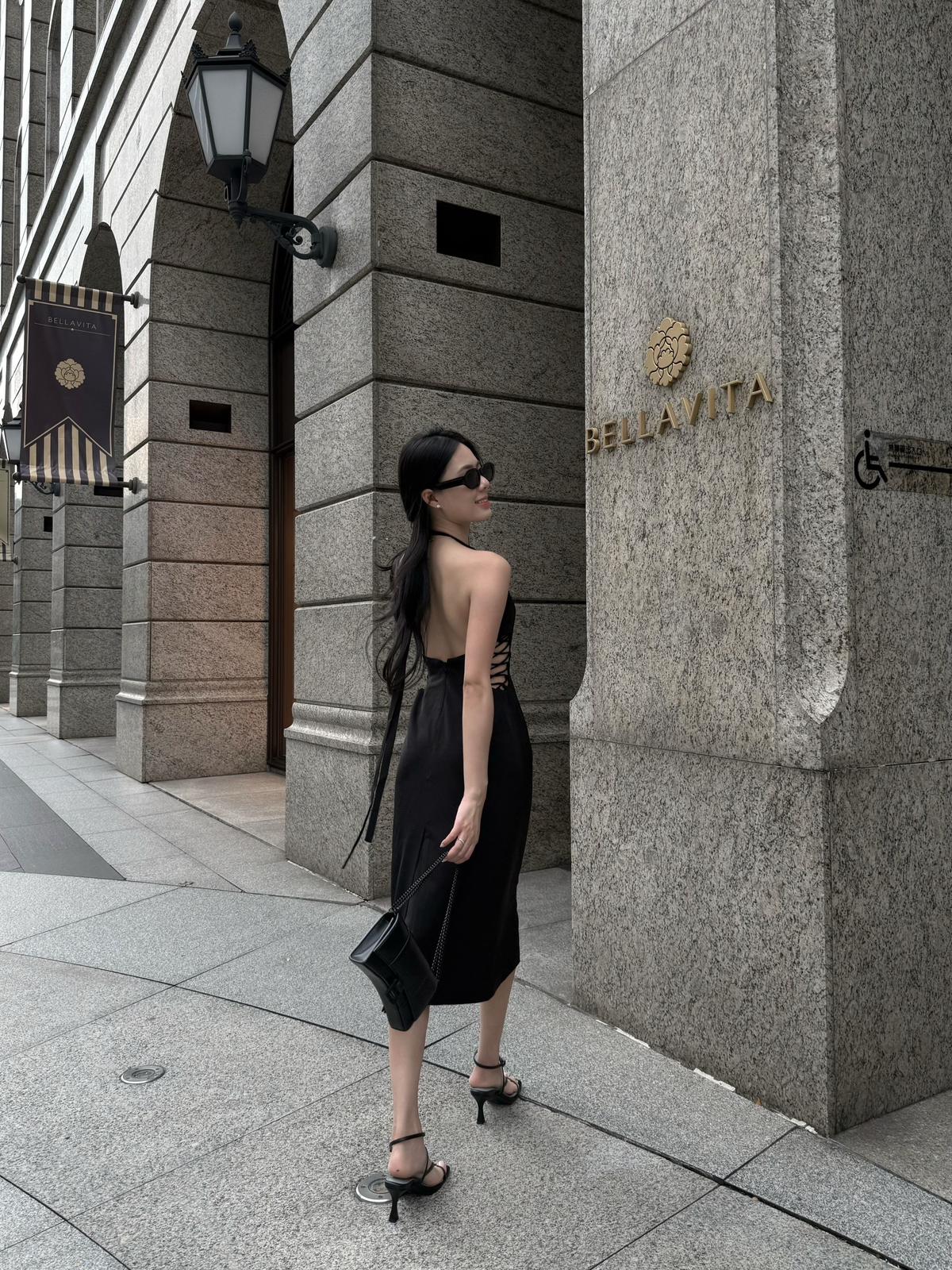 LVD NAOMI HALTER DRESS (BLACK)