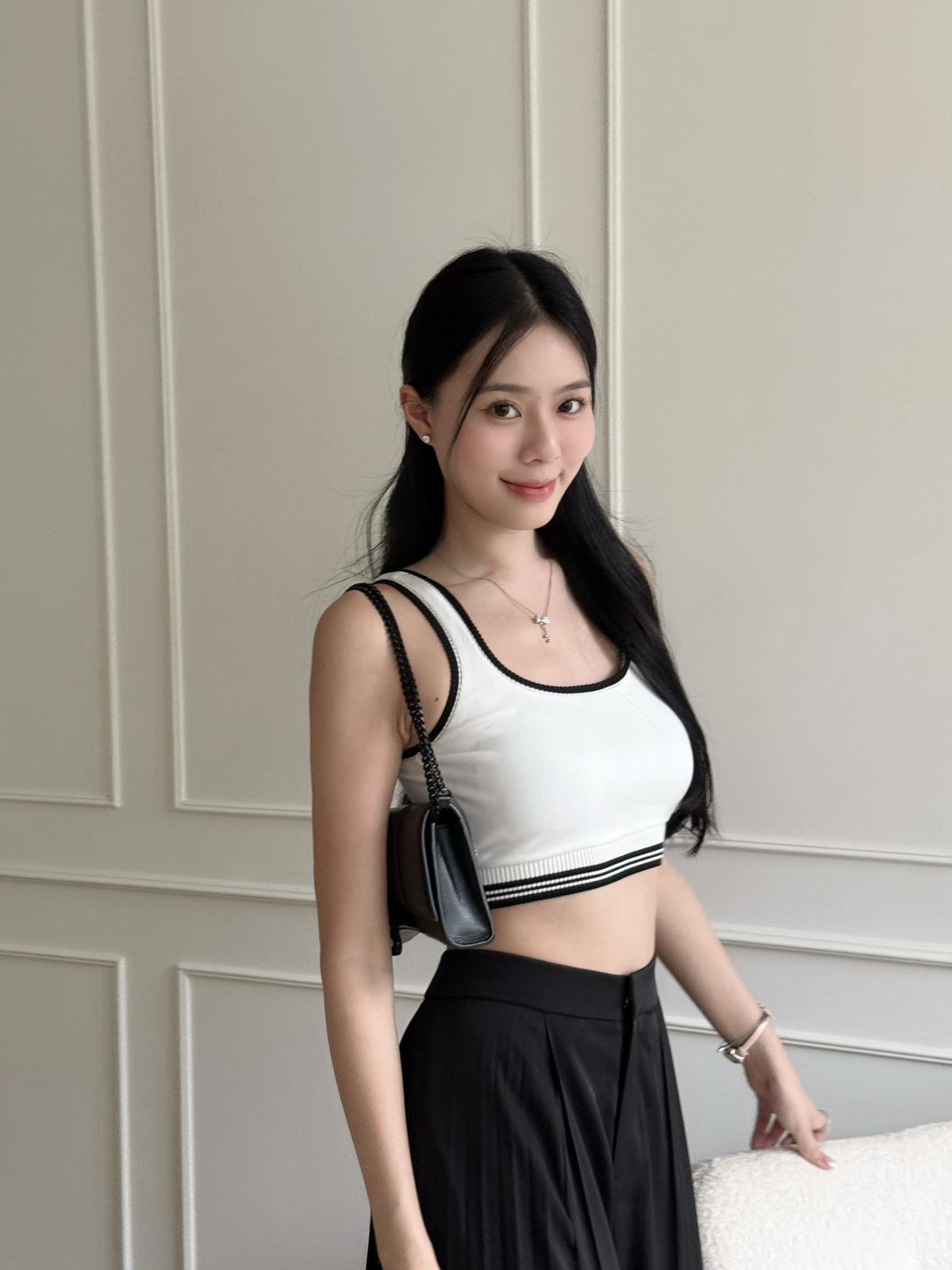 LVD CLASSIC KNIT TOP (WHITE)_0