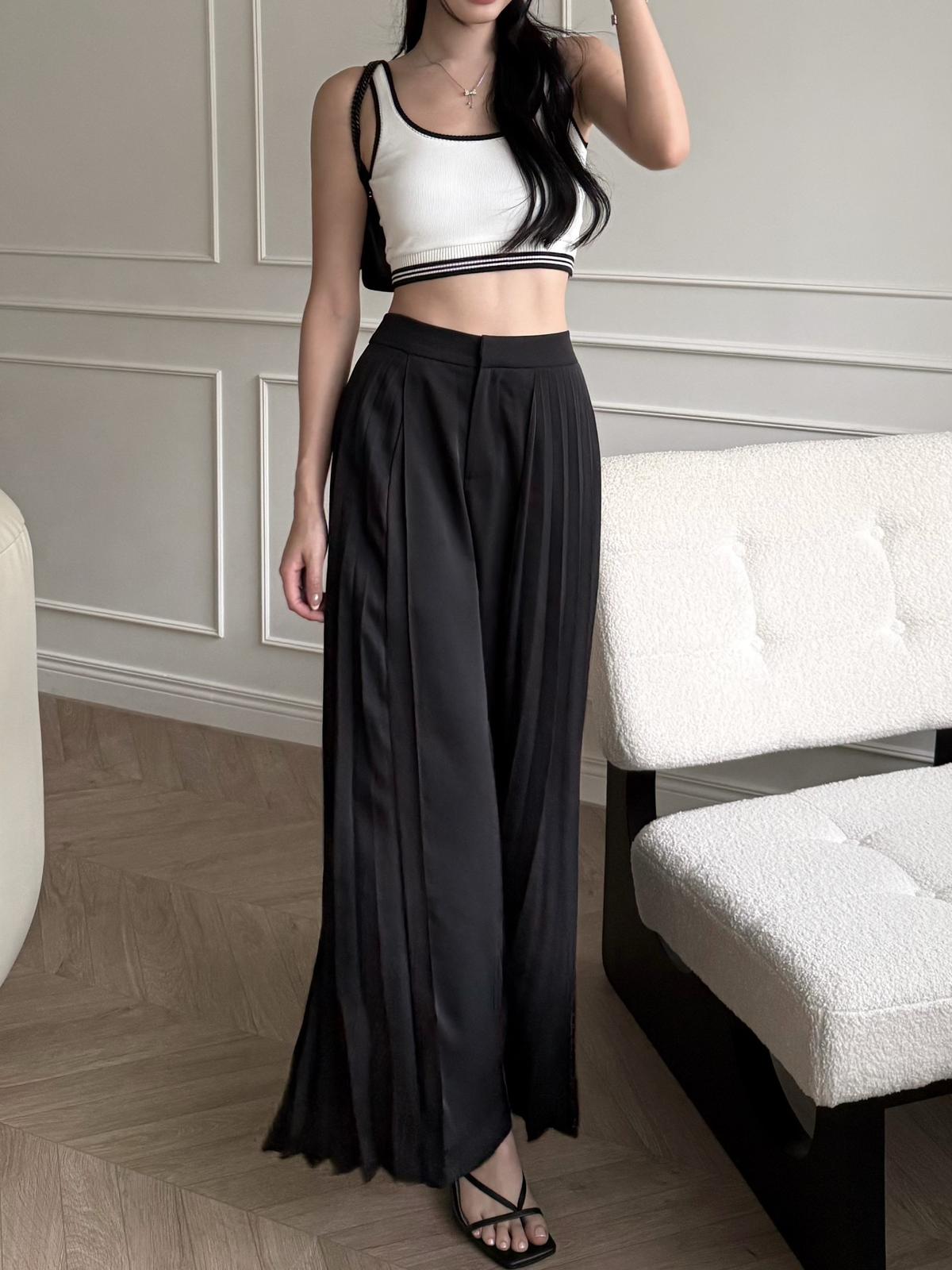 GWEN PLEATED FLARE PANTS (BLACK)