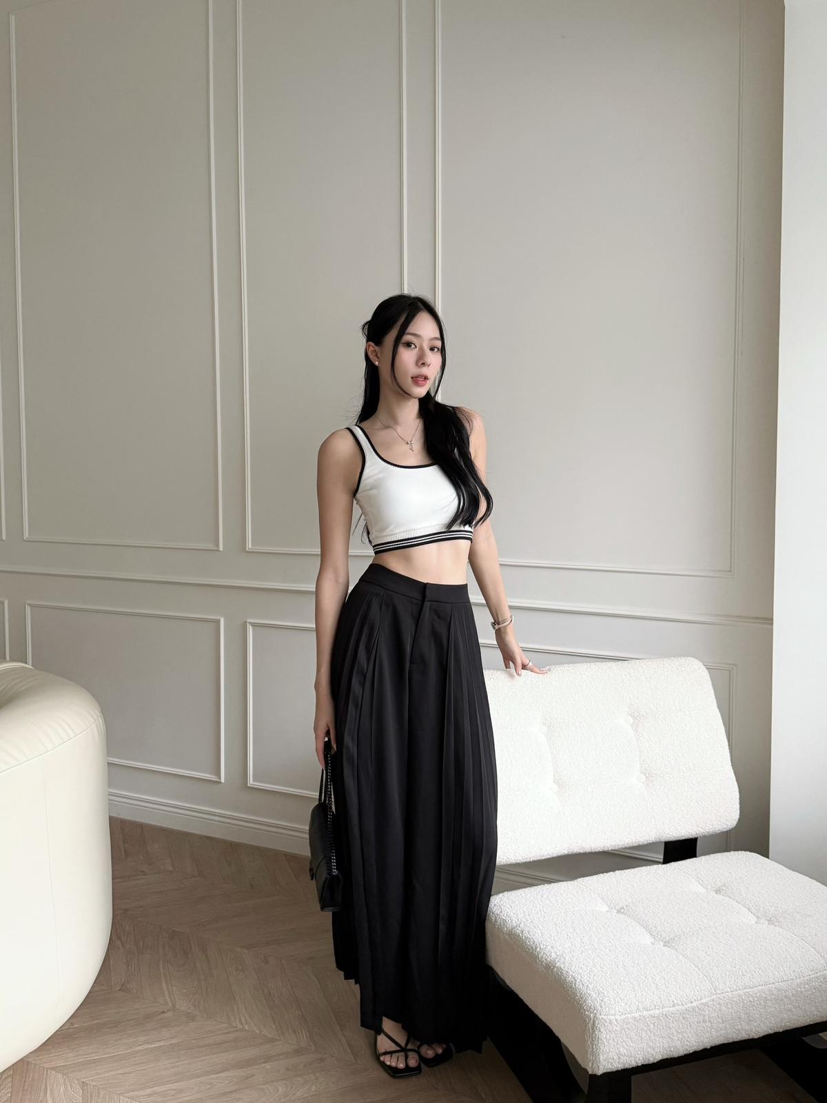 GWEN PLEATED FLARE PANTS (BLACK)_0