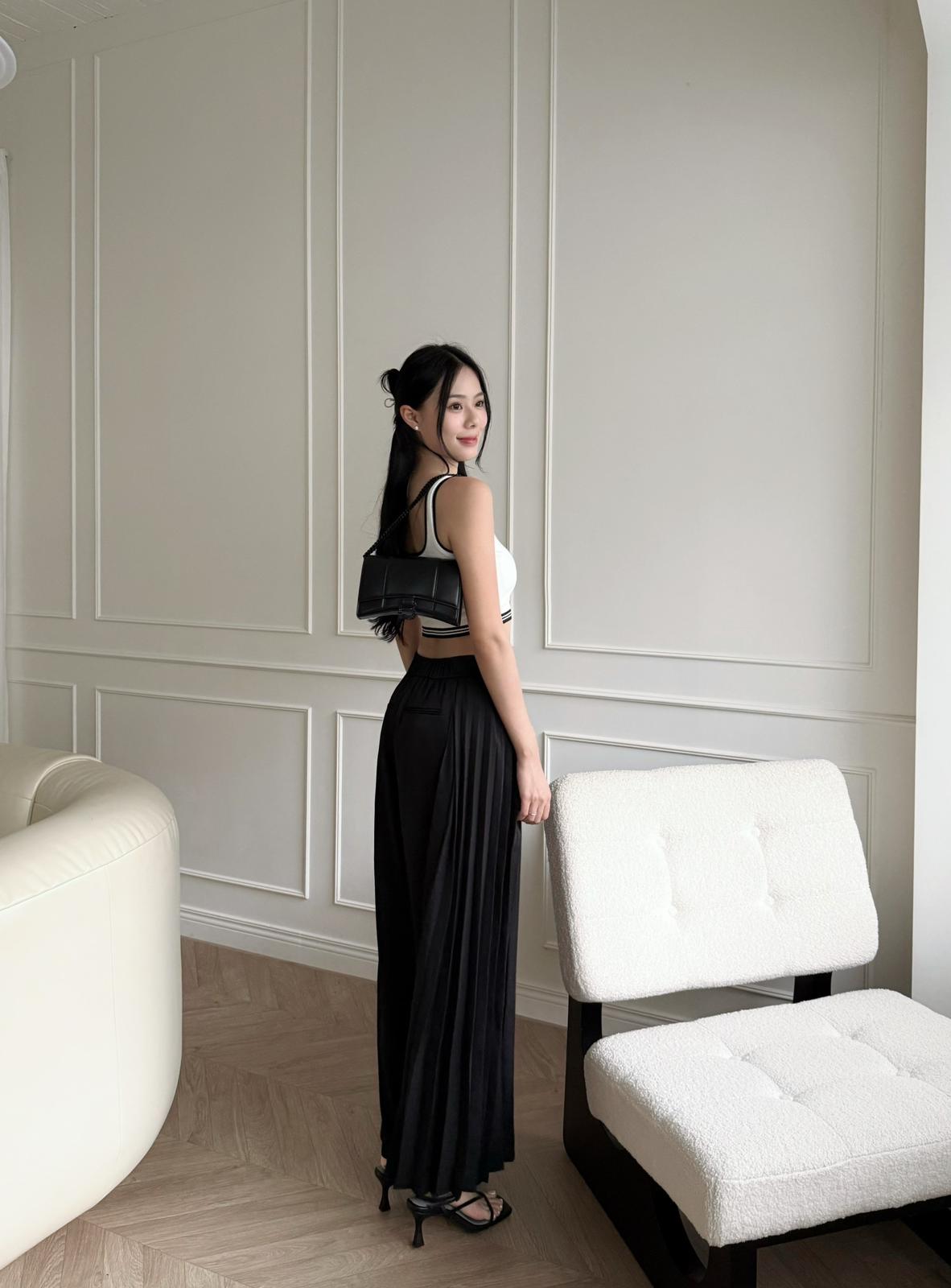 GWEN PLEATED FLARE PANTS (BLACK)