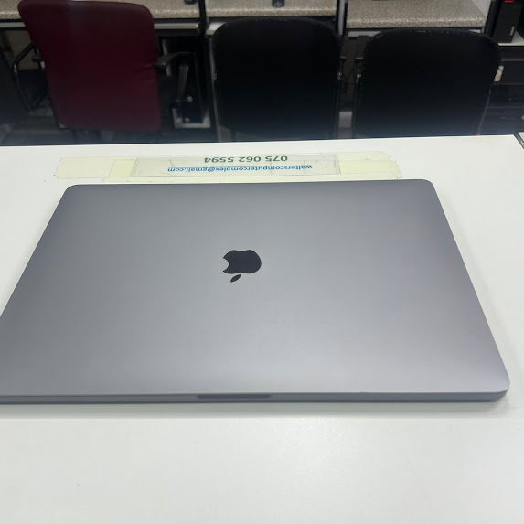 Apple MacBook Pro 15" 2017 i7 TouchBar Whatsapp : 0834432791 