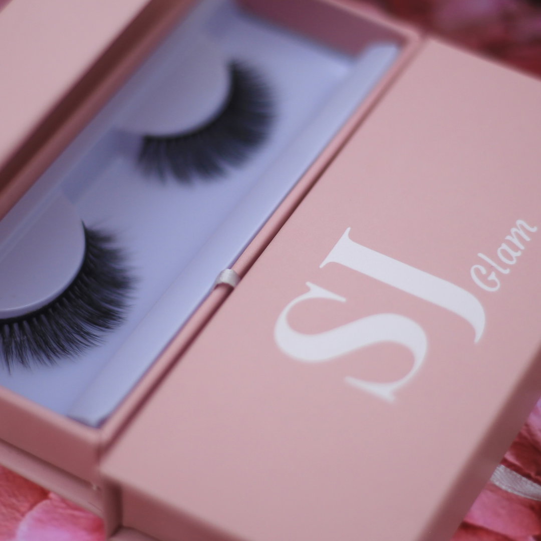 “WIFE MATERIAL” LASHES
