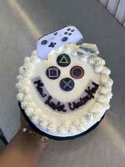 6 inches 1 Layer Buttercream Cake