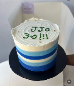 6 inches 2 Layers Buttercream cake  
