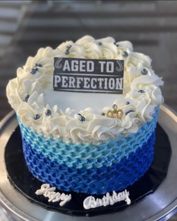 8 inches 2 Layers Buttercream cake  