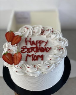 6 inches 1 Layer Whipped cream Cake