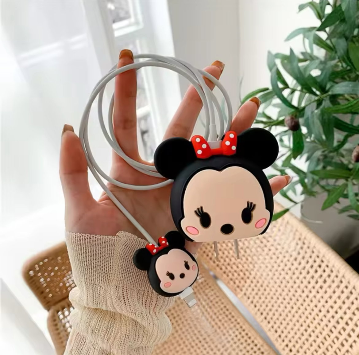 Disney Minnie Mouse charger protector _0