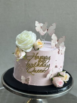 8 inches  2 Layers Whipped cream Cake    