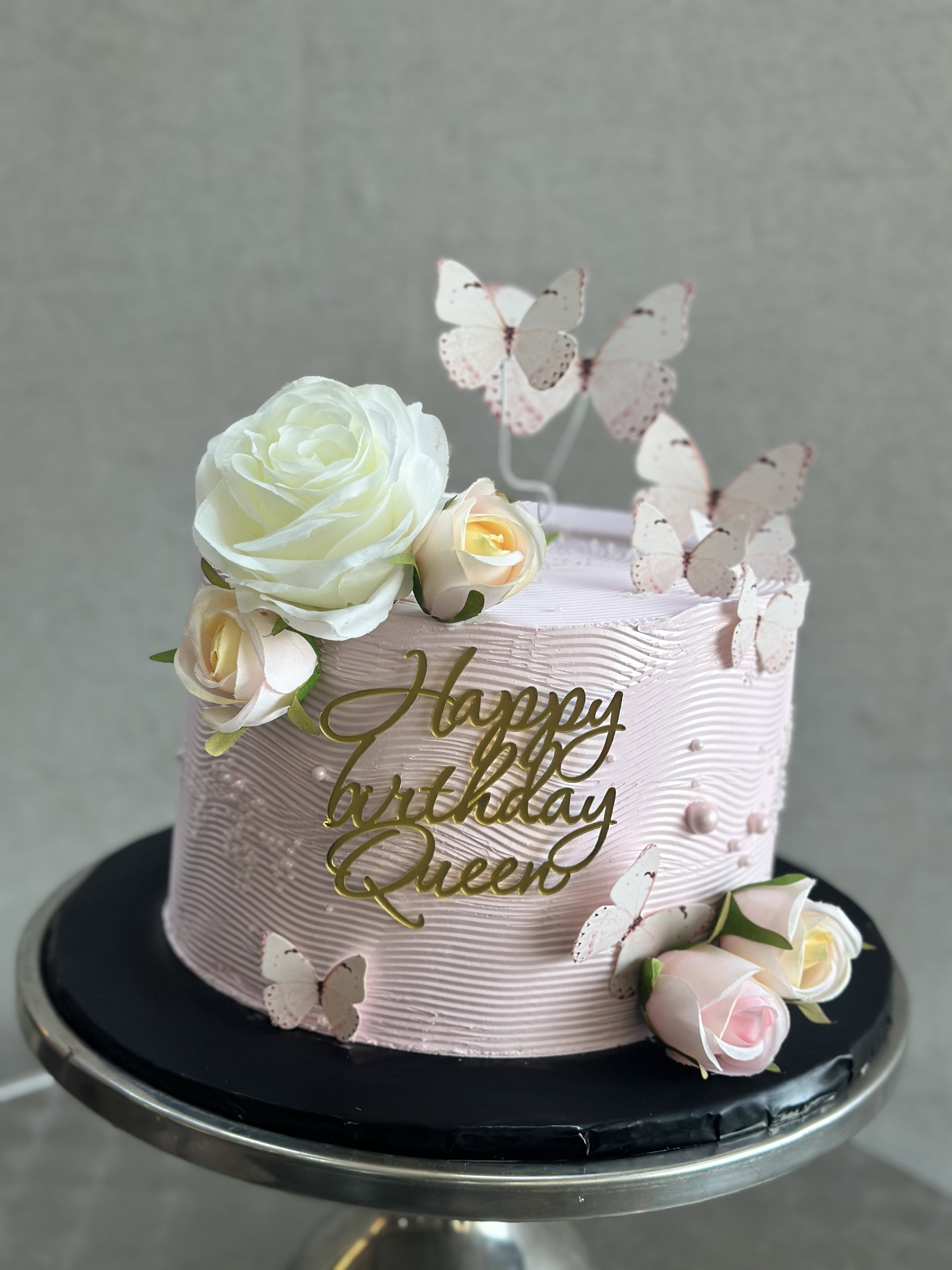 8 inches  2 Layers Whipped cream Cake    _2