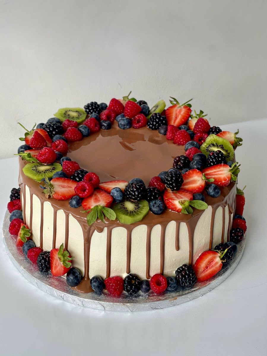9 inches  2 Layers Whipped cream Cake    